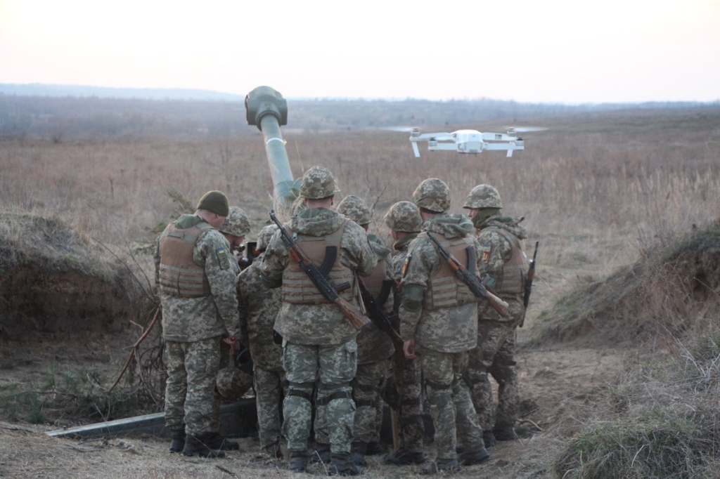 Артилеристи під час виконання бойового завдання