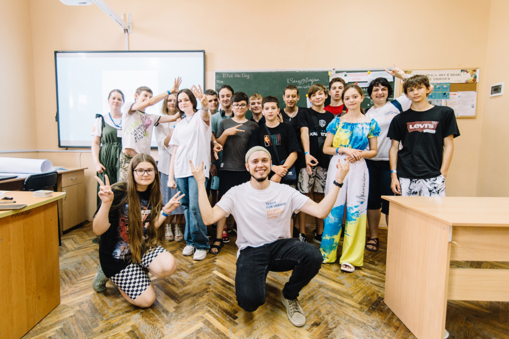 Учасники програми «Навчай для України» 